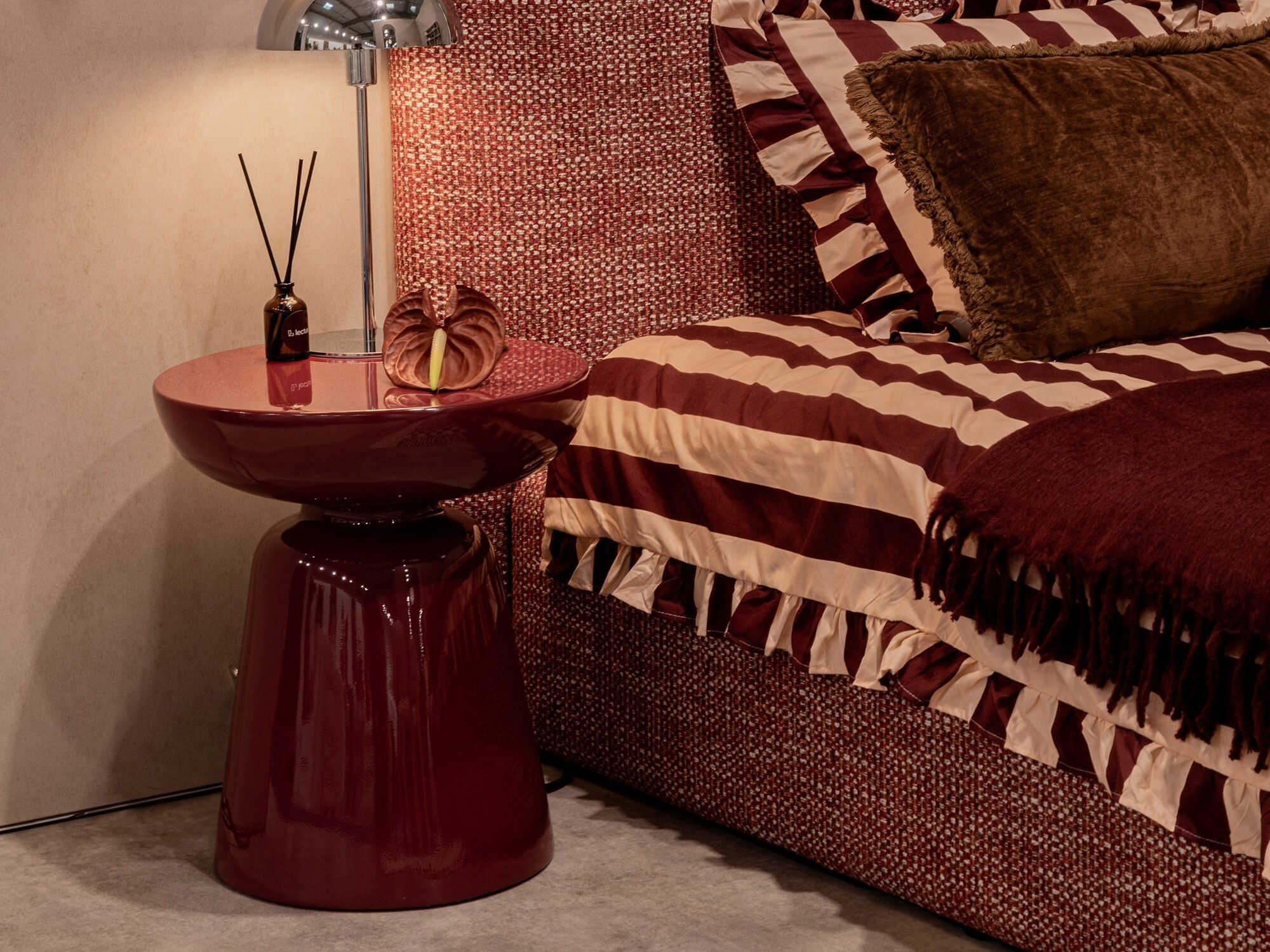 Pomoćni stolić Burleson 482 (Trešnja)