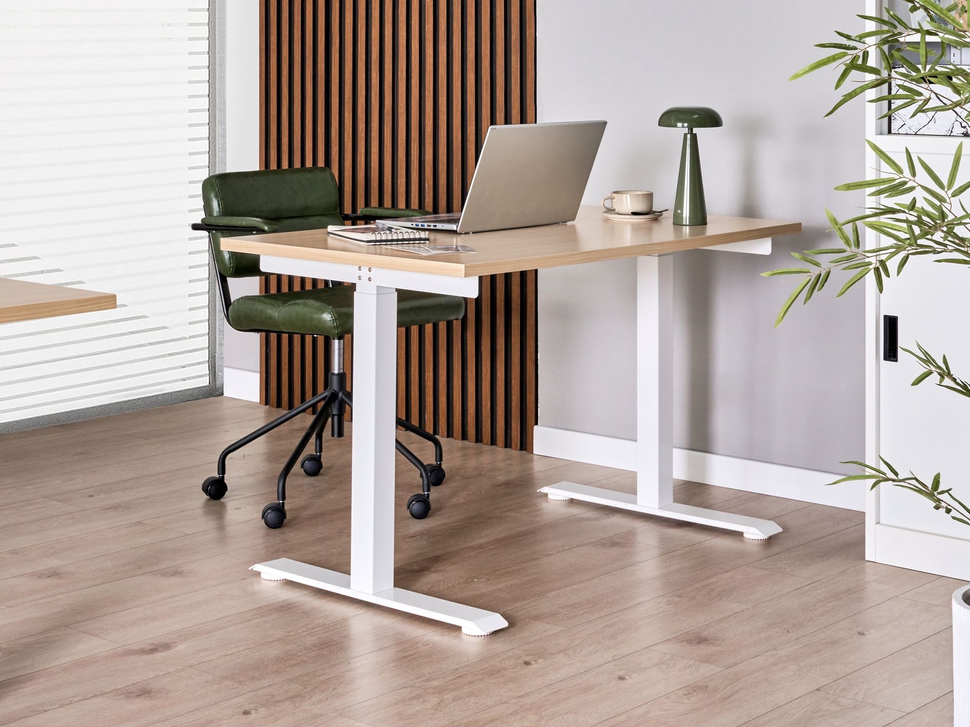 Radni stol podesiv po visini Berwyn 2863 (Svijetlo drvo + Bijela)