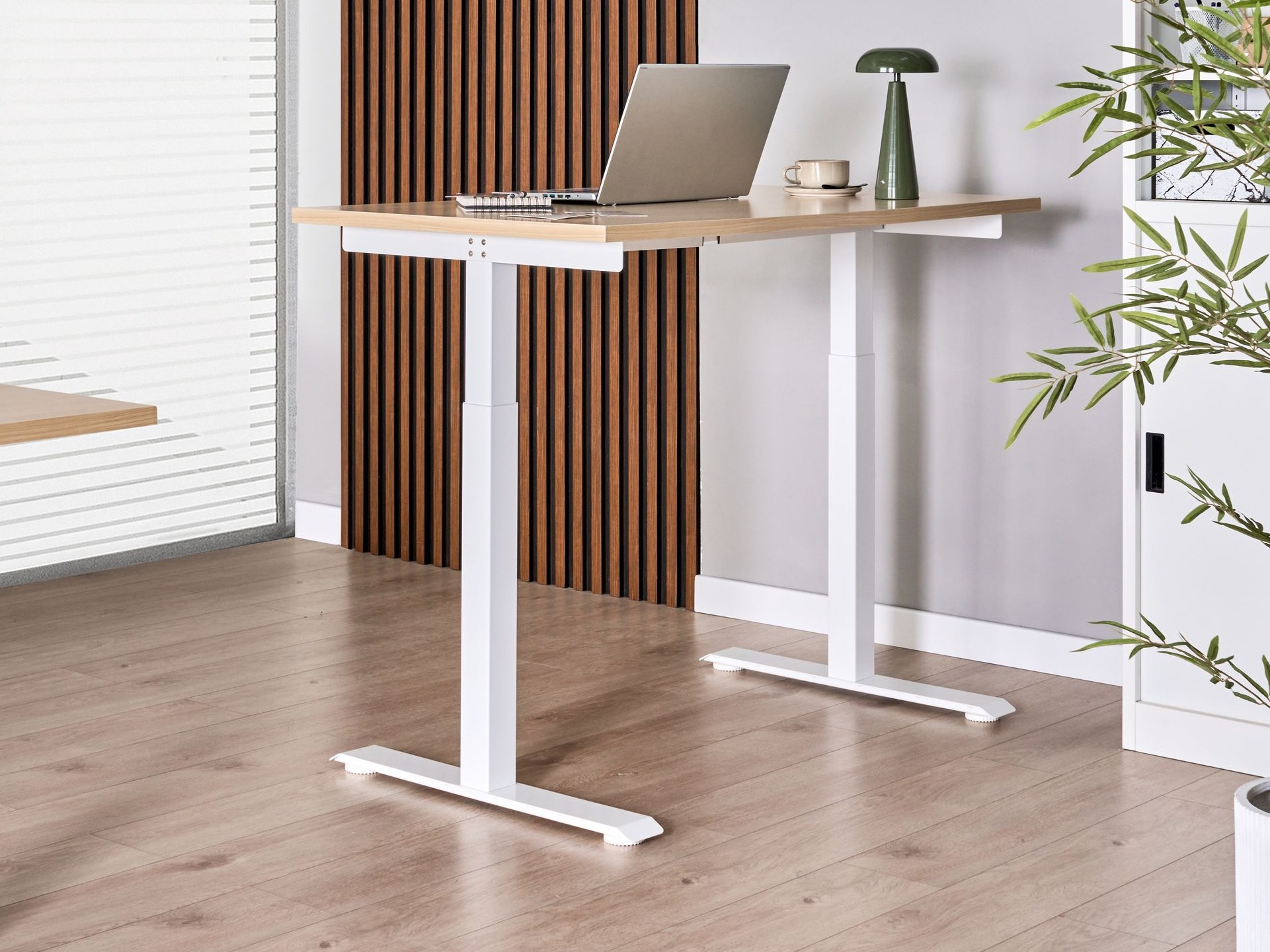 Radni stol podesiv po visini Berwyn 2863 (Svijetlo drvo + Bijela)