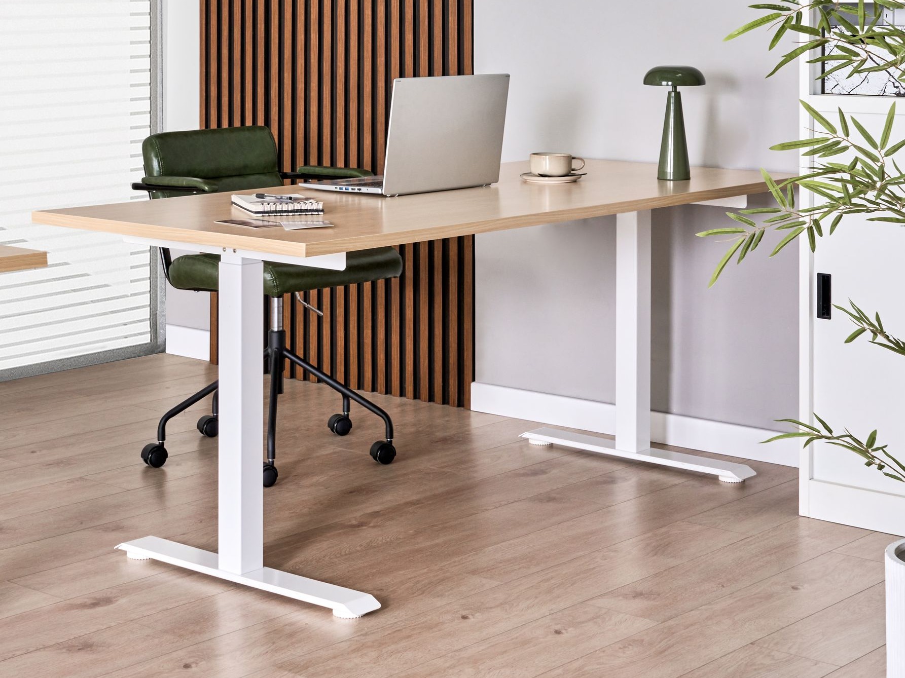Radni stol podesiv po visini Berwyn 2865 (Svijetlo drvo + Bijela)