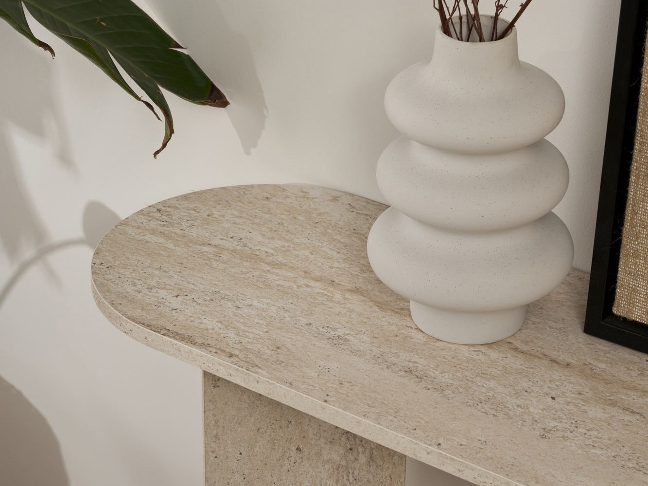 Konzolni stolić Novato 133 (Svijetli travertin)