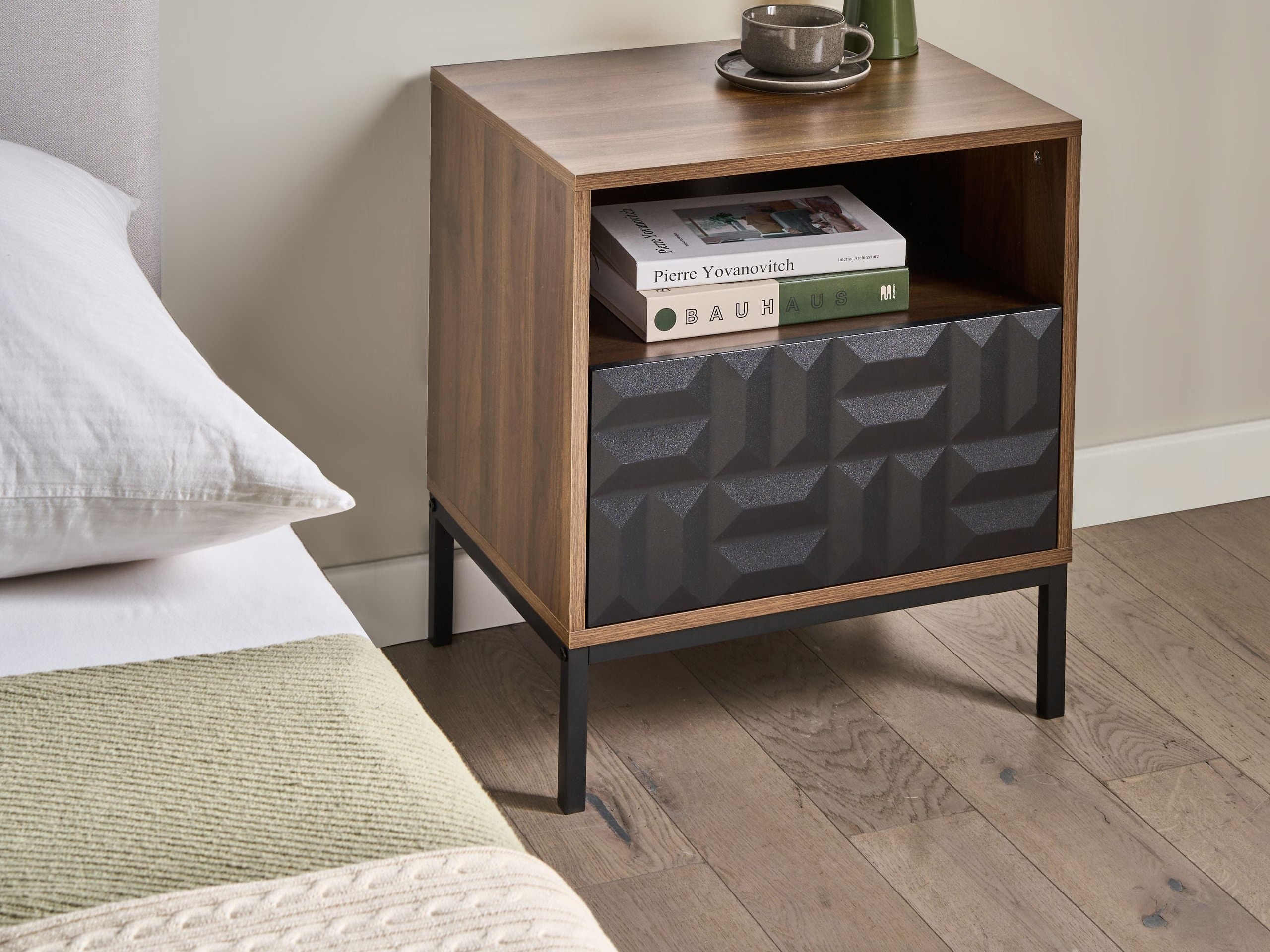 Noćni ormarić Berwyn 2906