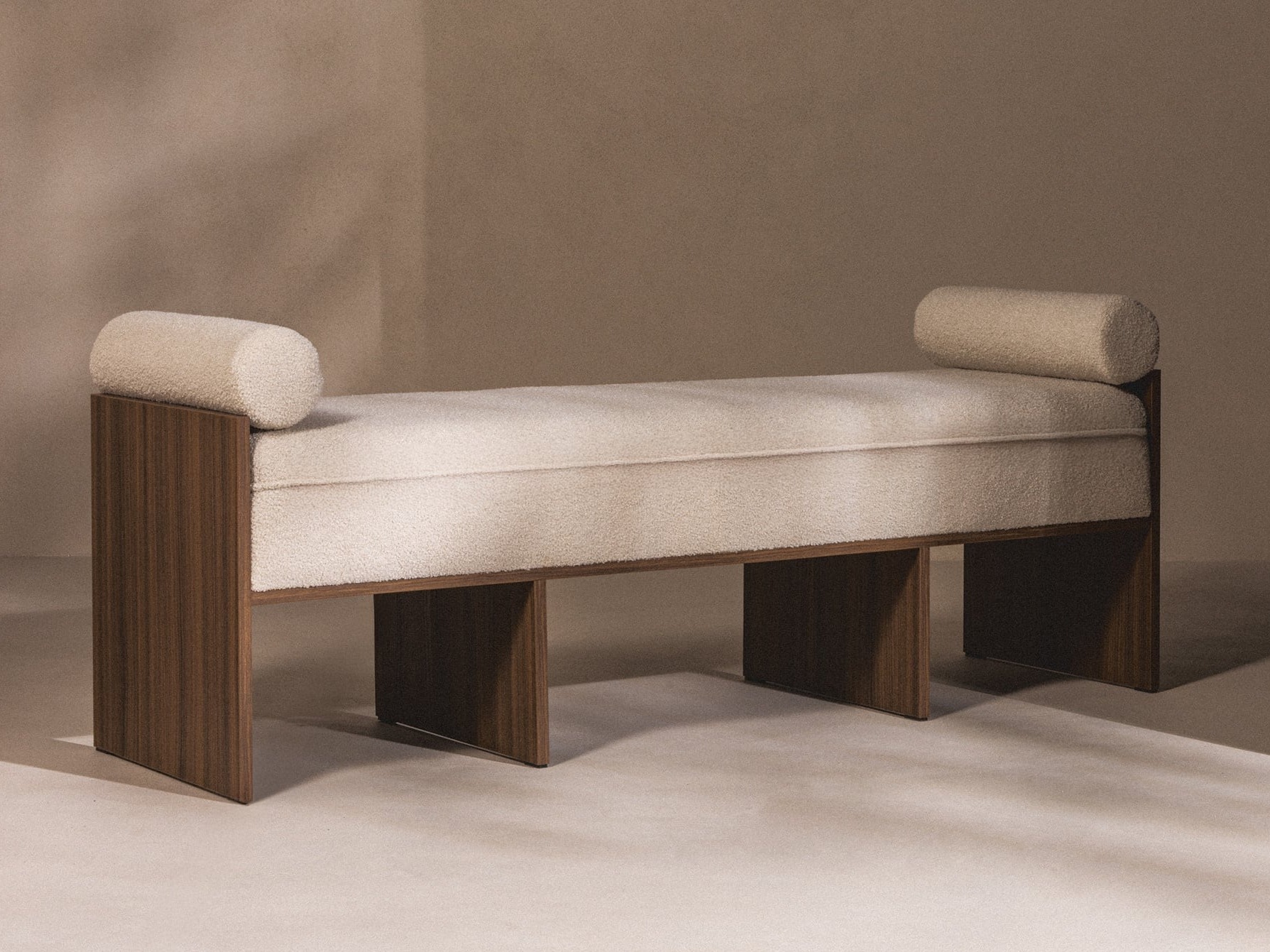 Tapecirana klupa Burleson 536