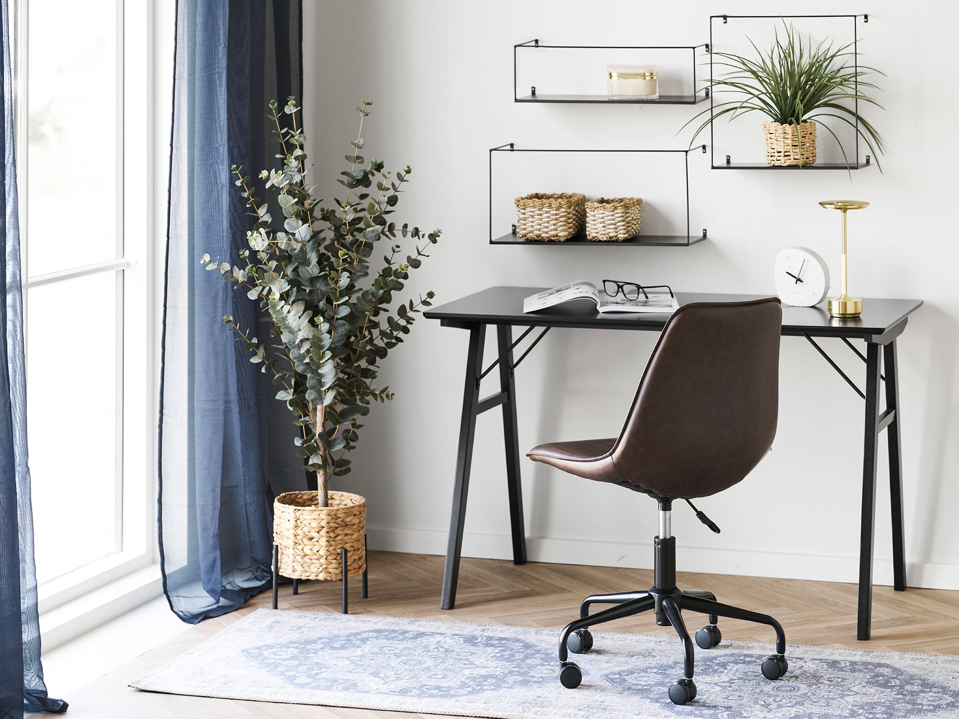 Uredski stol Brea 109 (Crna)