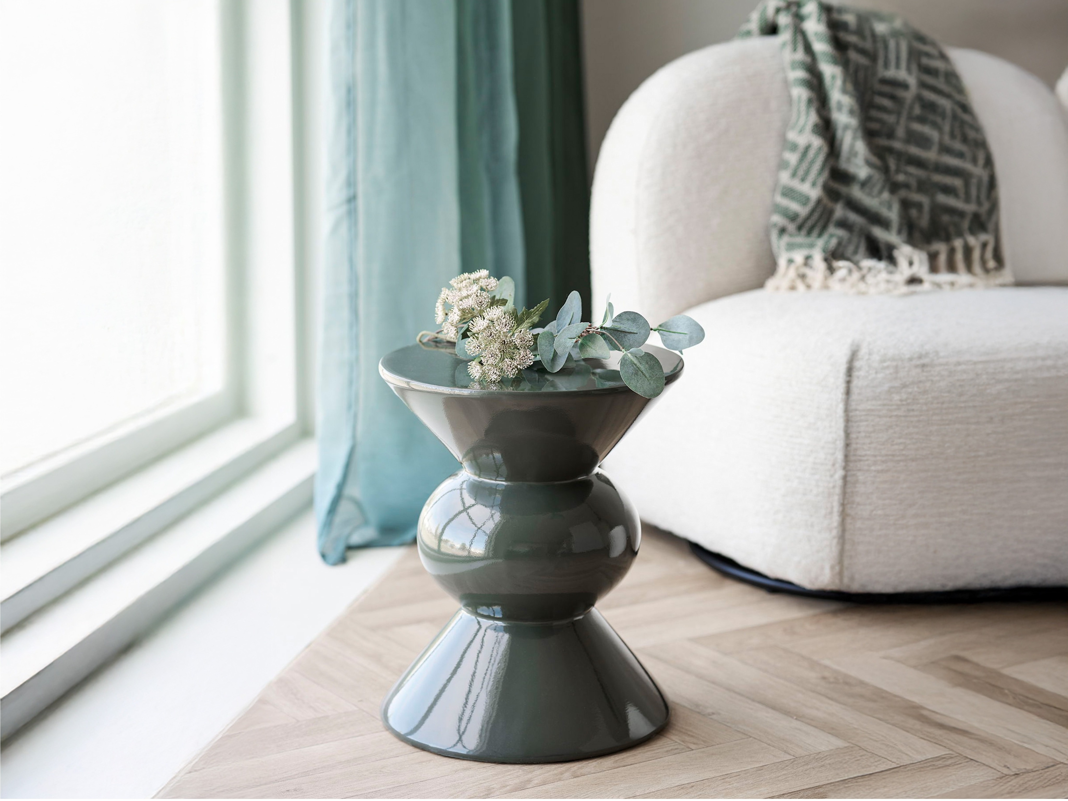 Pomoćni stolić Brea 120