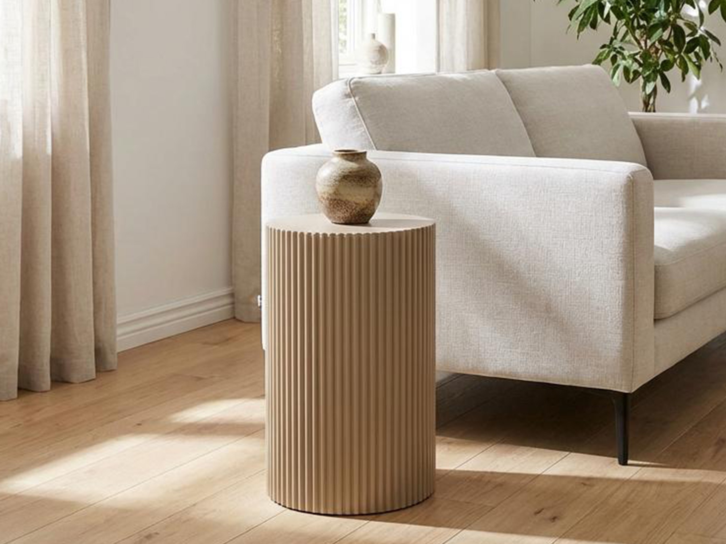 Pomoćni stolić Brea 124