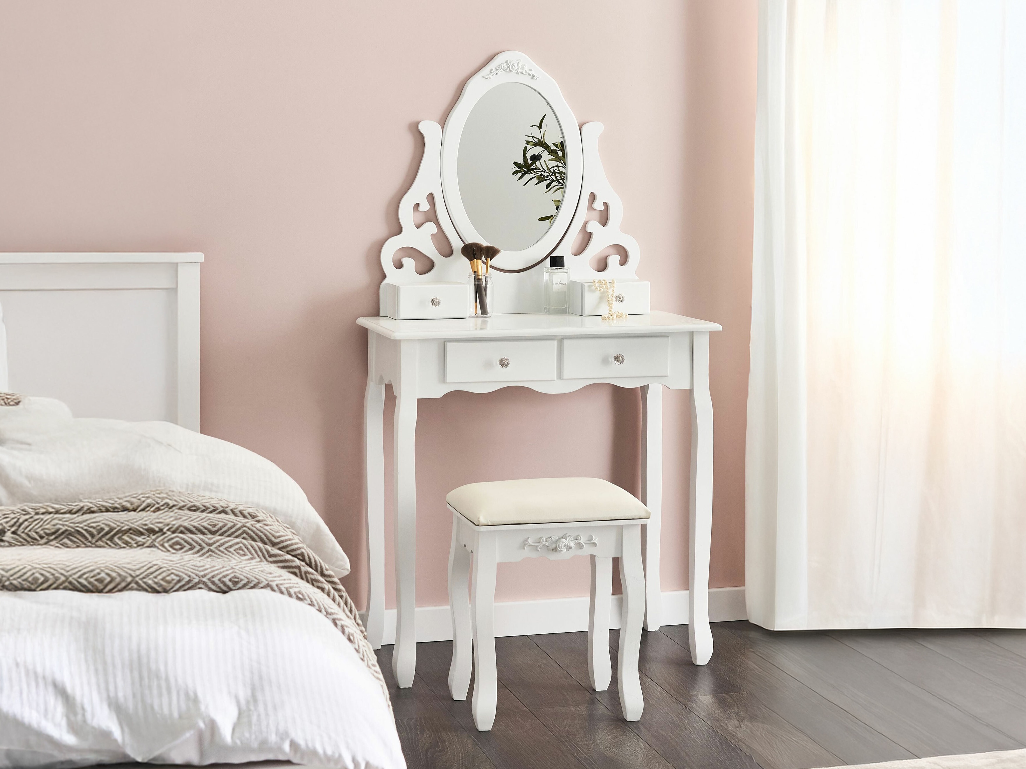 Toaletni stolić Berwyn 1675