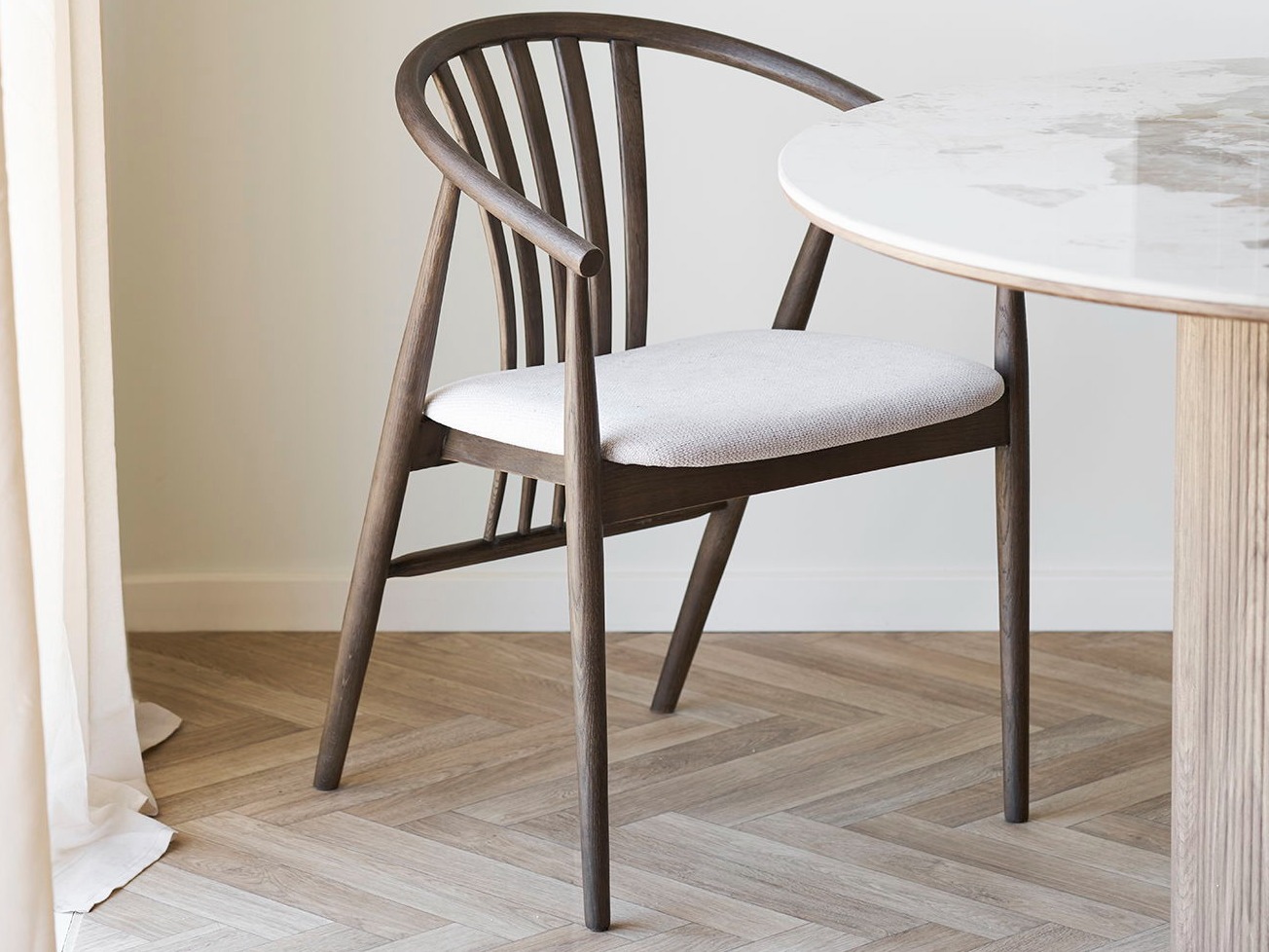 Stolica Brea 180 (Tamni hrast)