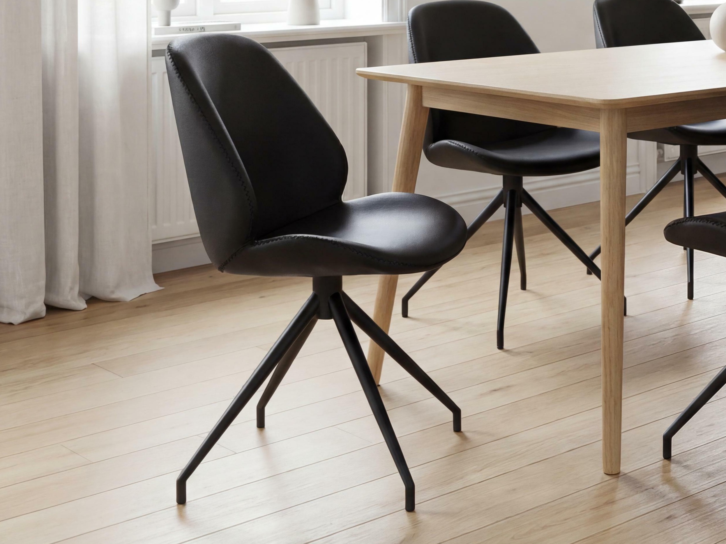 Stolica Brea 194 (Crna)