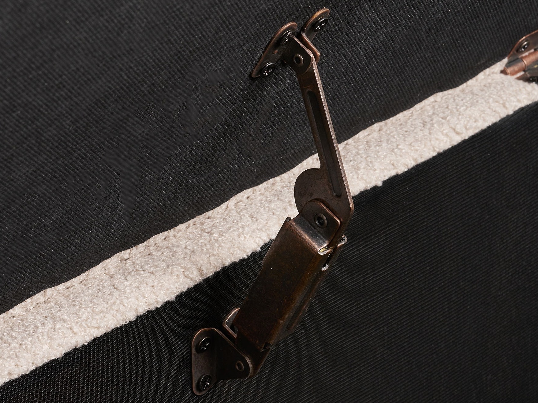 Tapecirana klupa Brea 192