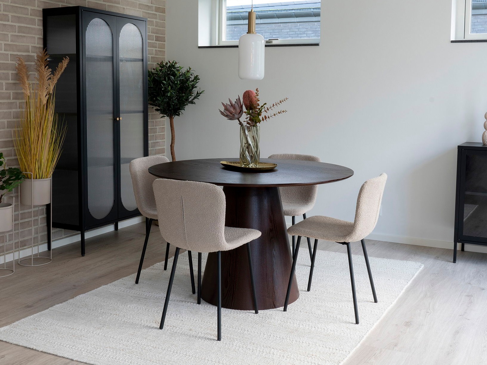 Stol Brea 207 (Tamni hrast)