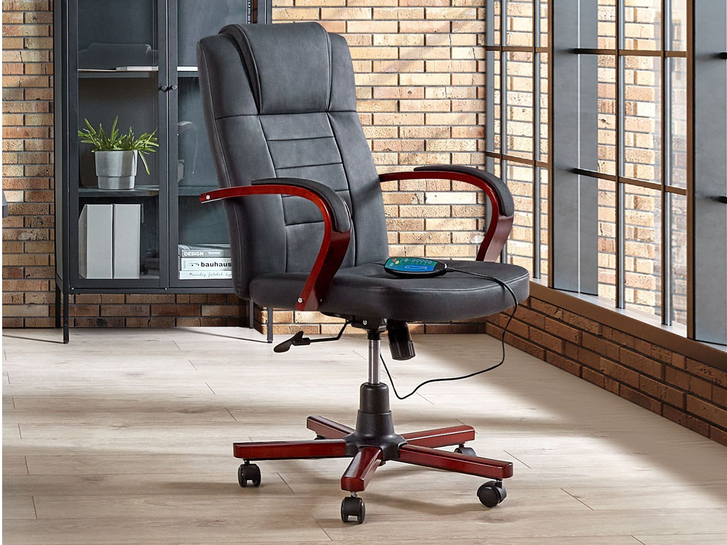 Uredska stolica Berwyn 855 (Crna)