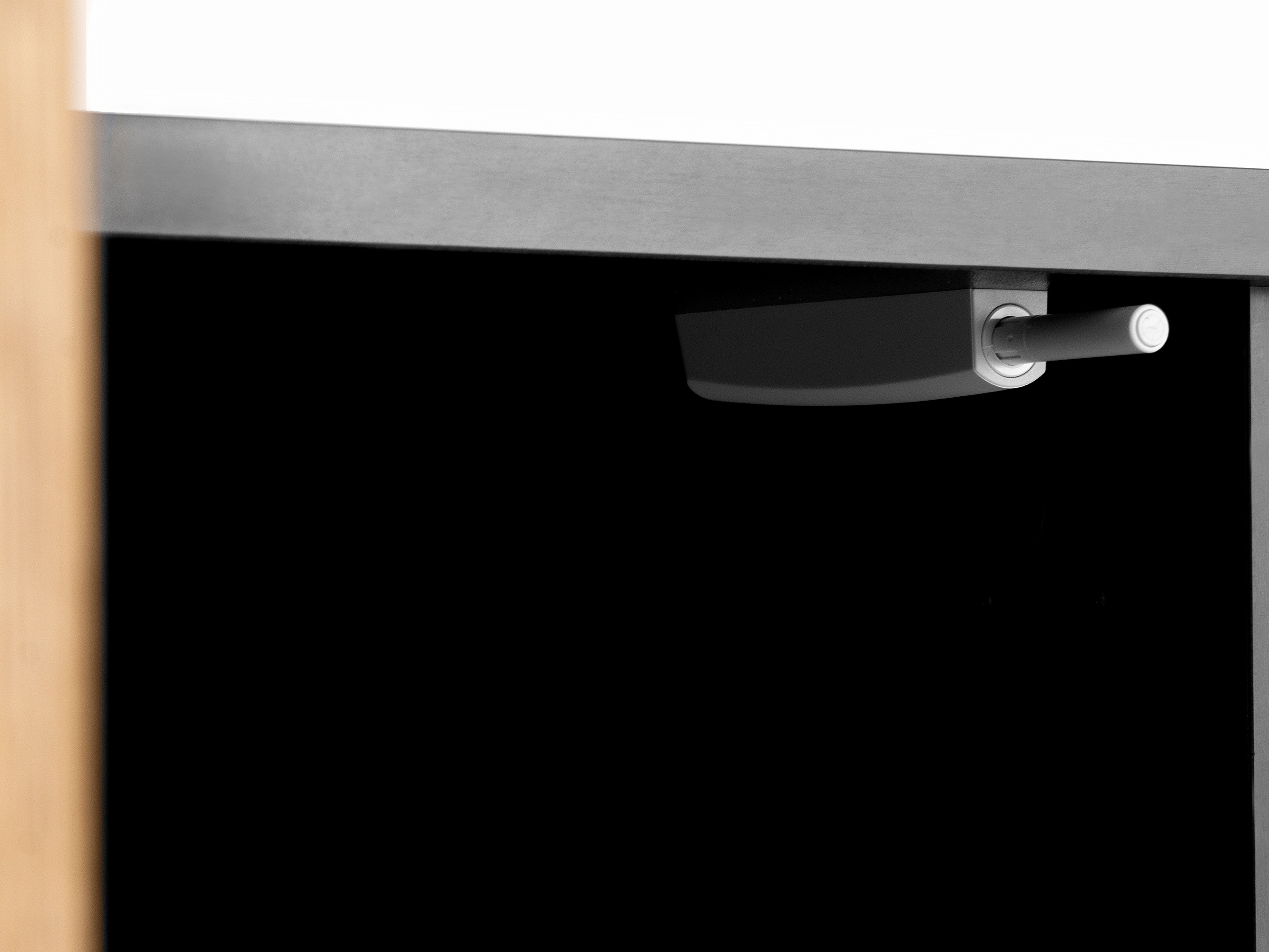 TV stol Corevaru 104 (Crna)