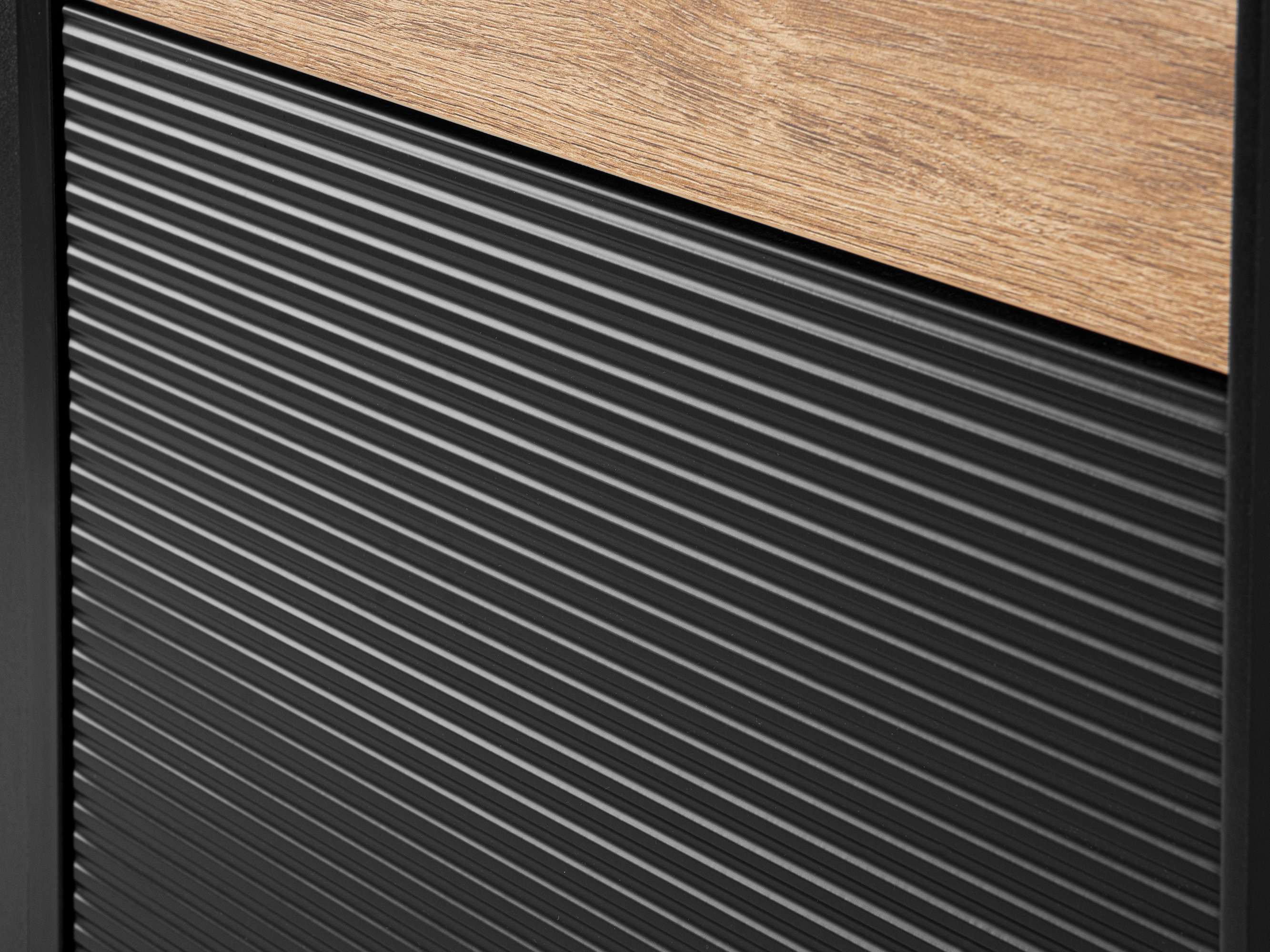 Ormarić Corevaru 114 (Crna)