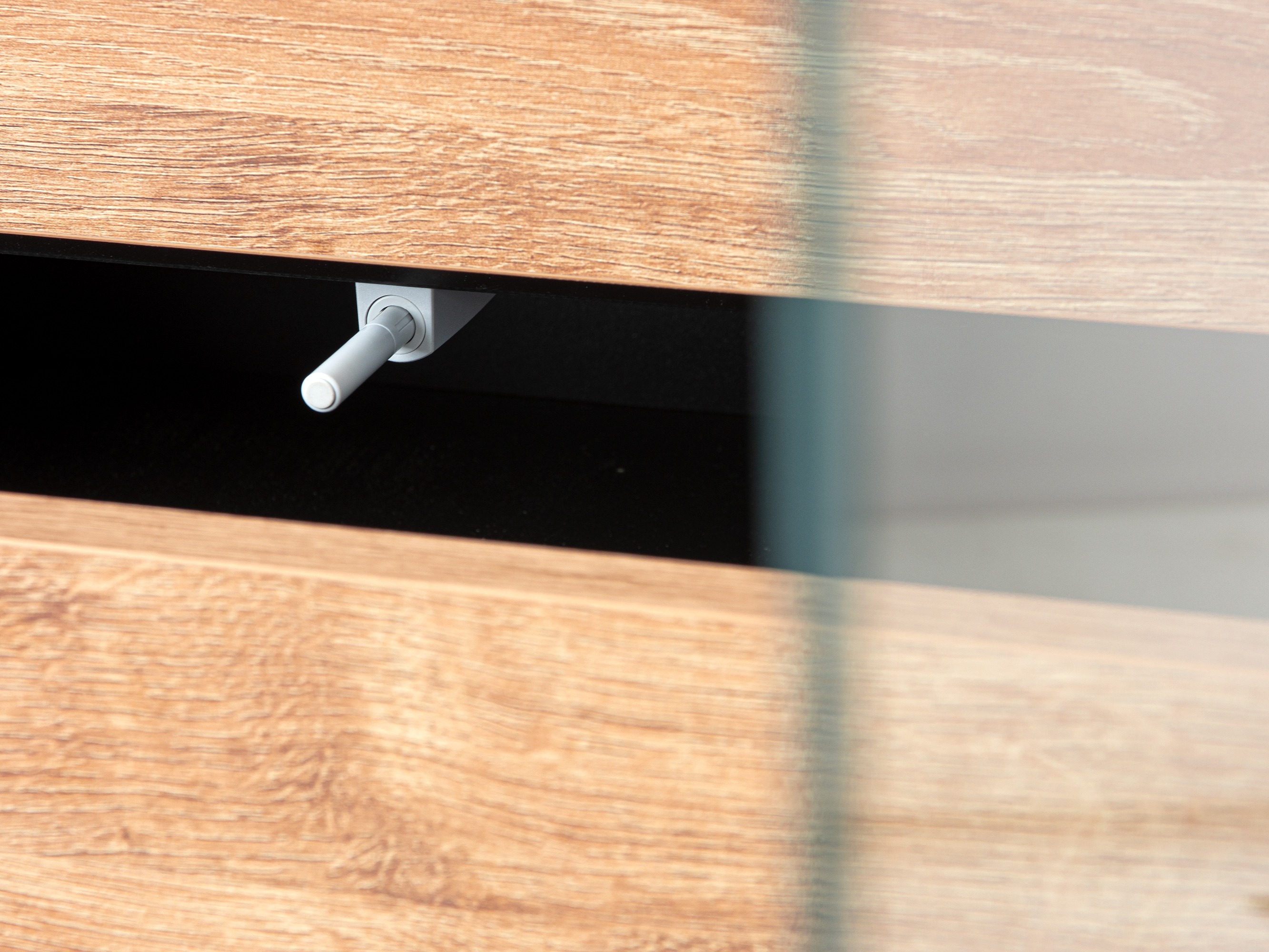 Polica Corevaru 119 (Crna)