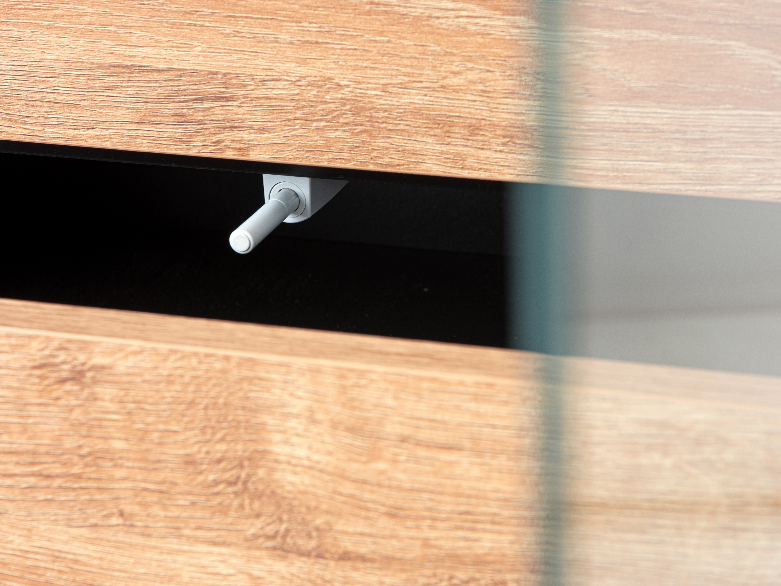 Polica Corevaru 121 (Crna)