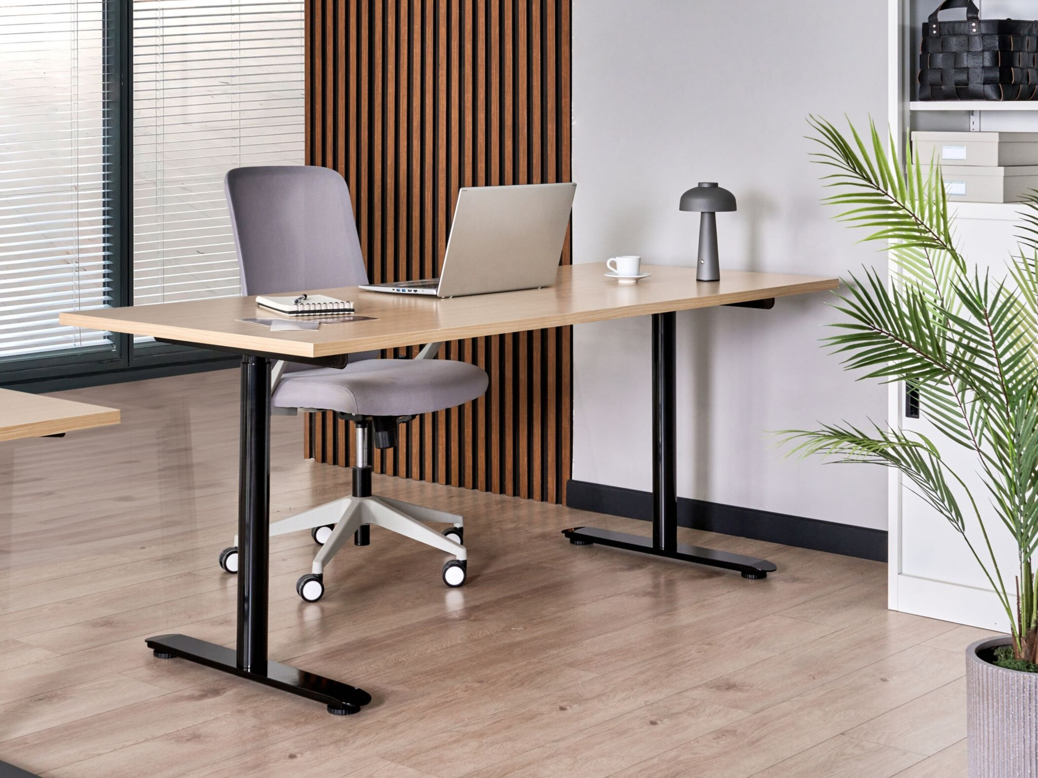 Radni stol podesiv po visini Berwyn 3188 (Svijetlo smeđa)