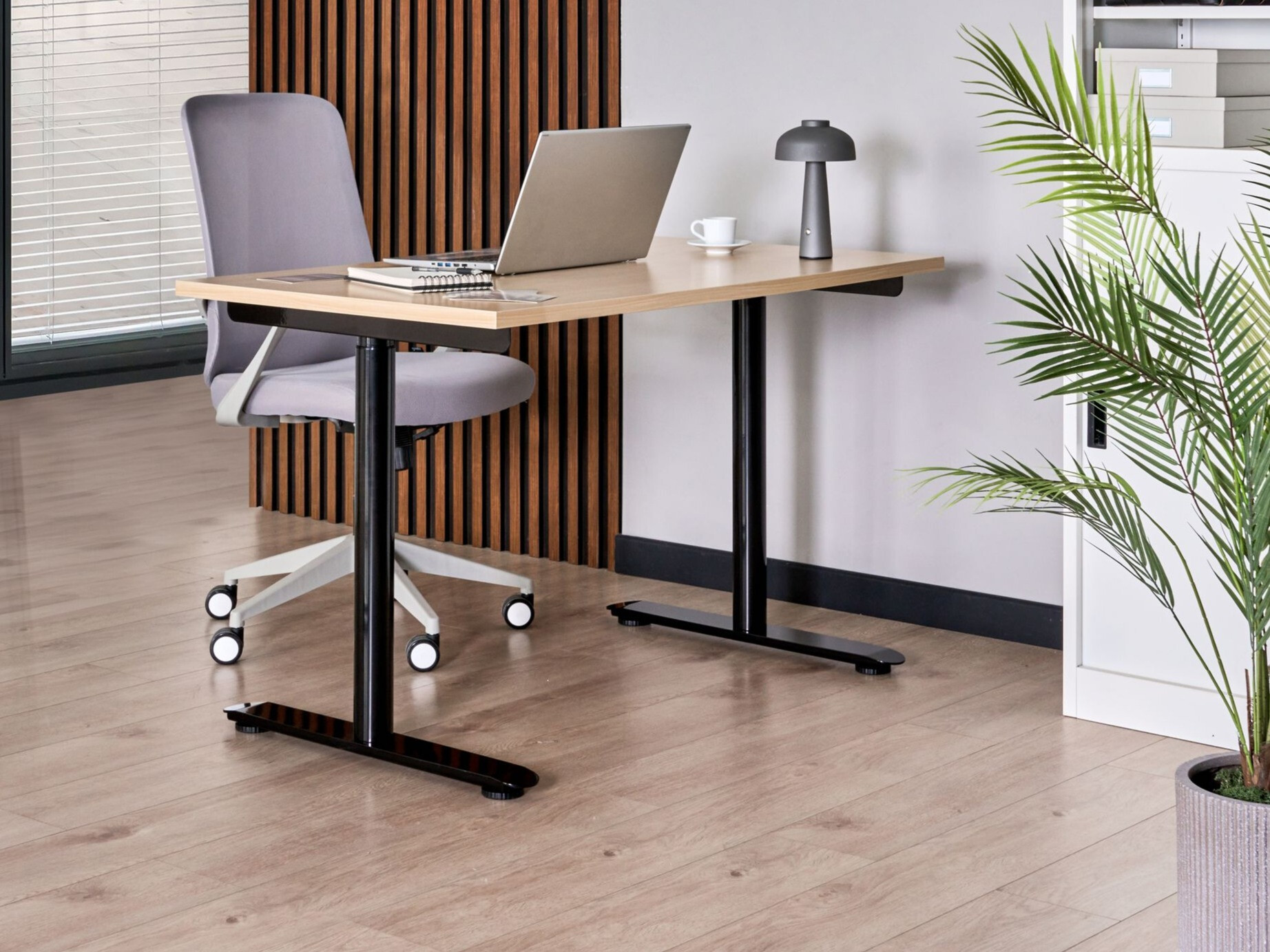 Radni stol podesiv po visini Berwyn 3190 (Svijetlo smeđa)