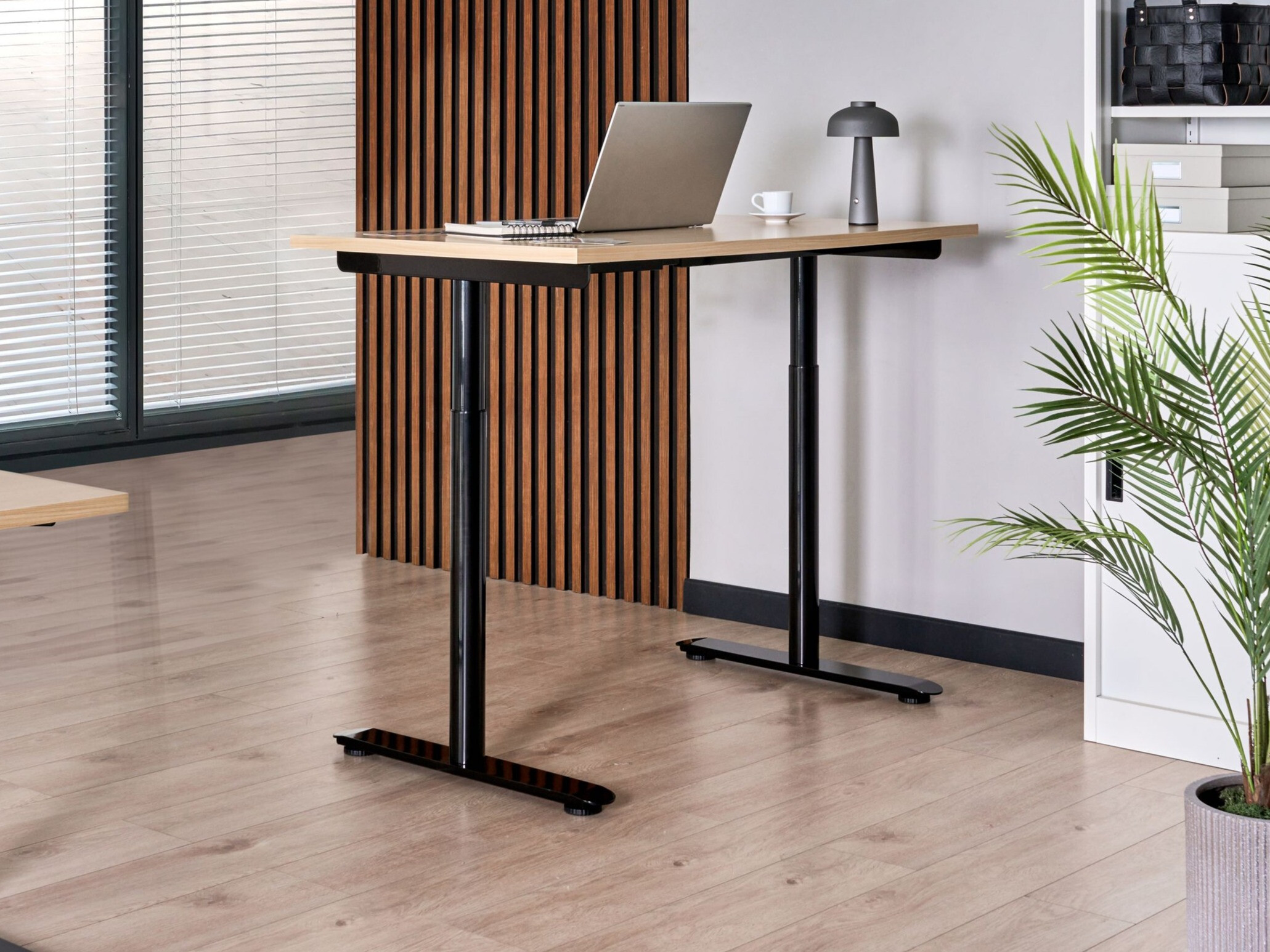 Radni stol podesiv po visini Berwyn 3190 (Svijetlo smeđa)