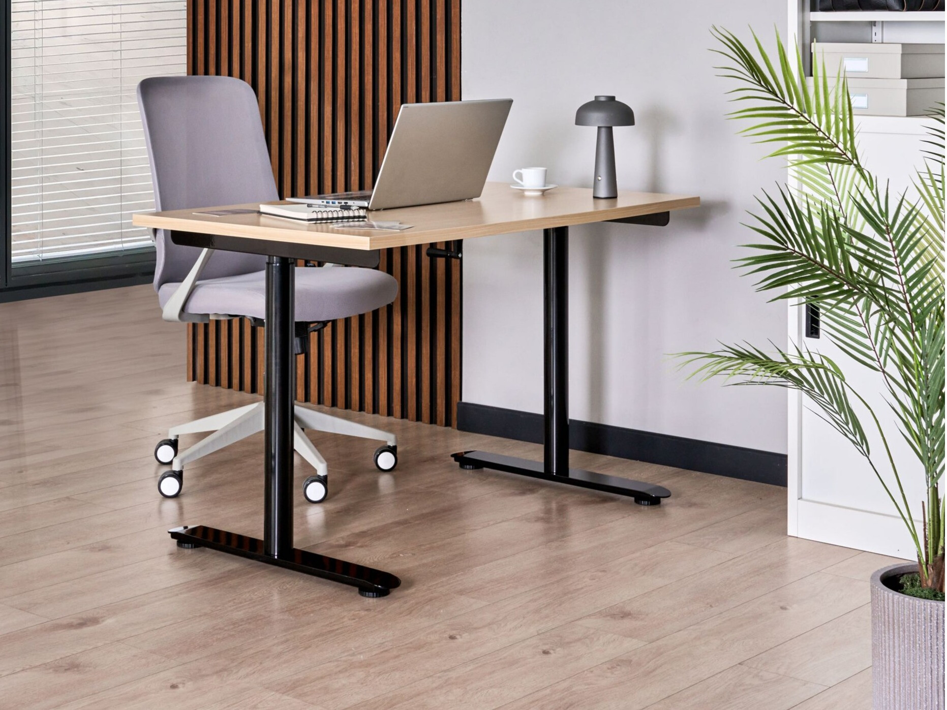 Radni stol podesiv po visini Berwyn 3192 (Svijetlo smeđa)