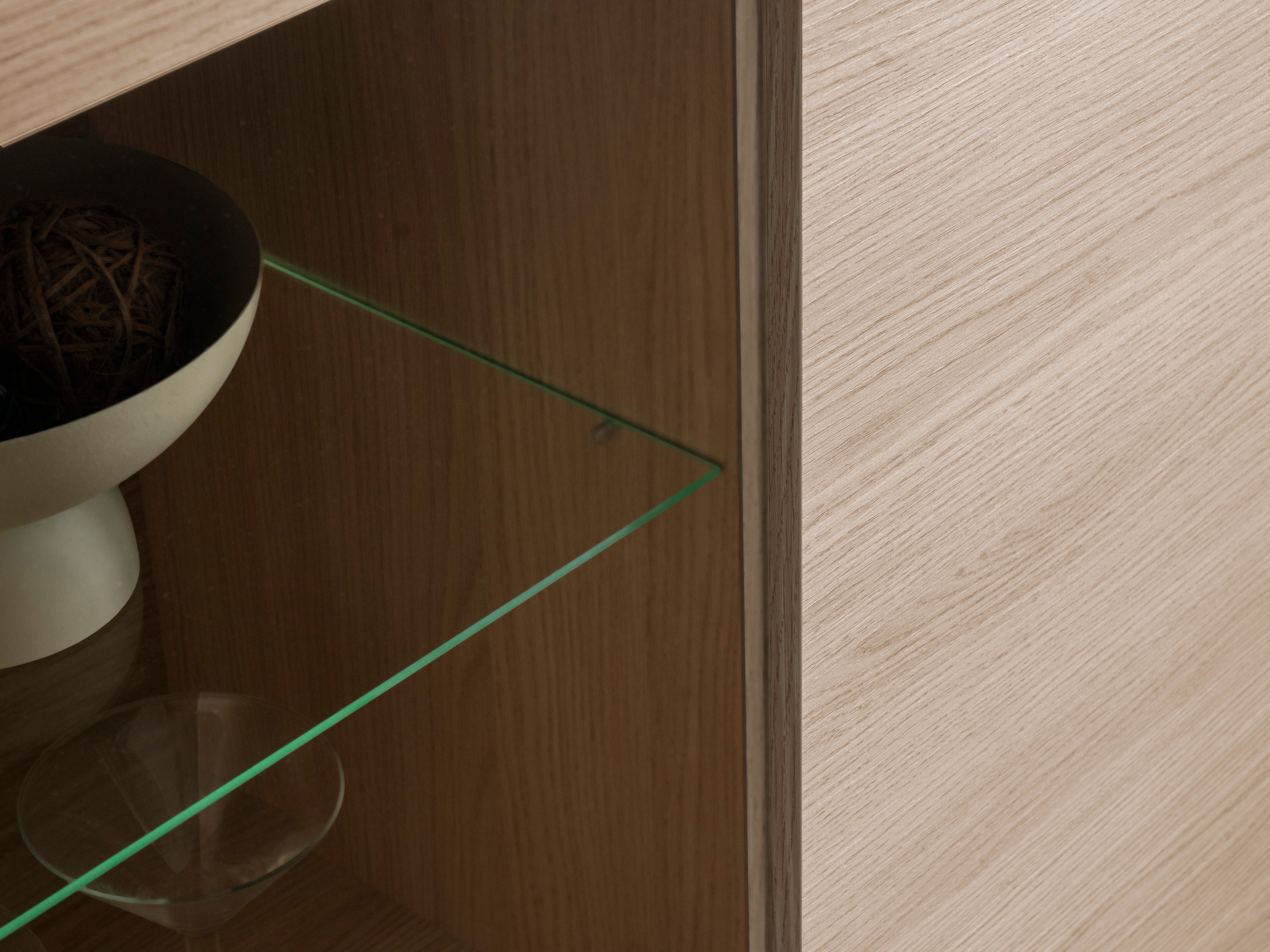 Ormarić Vesdore 105