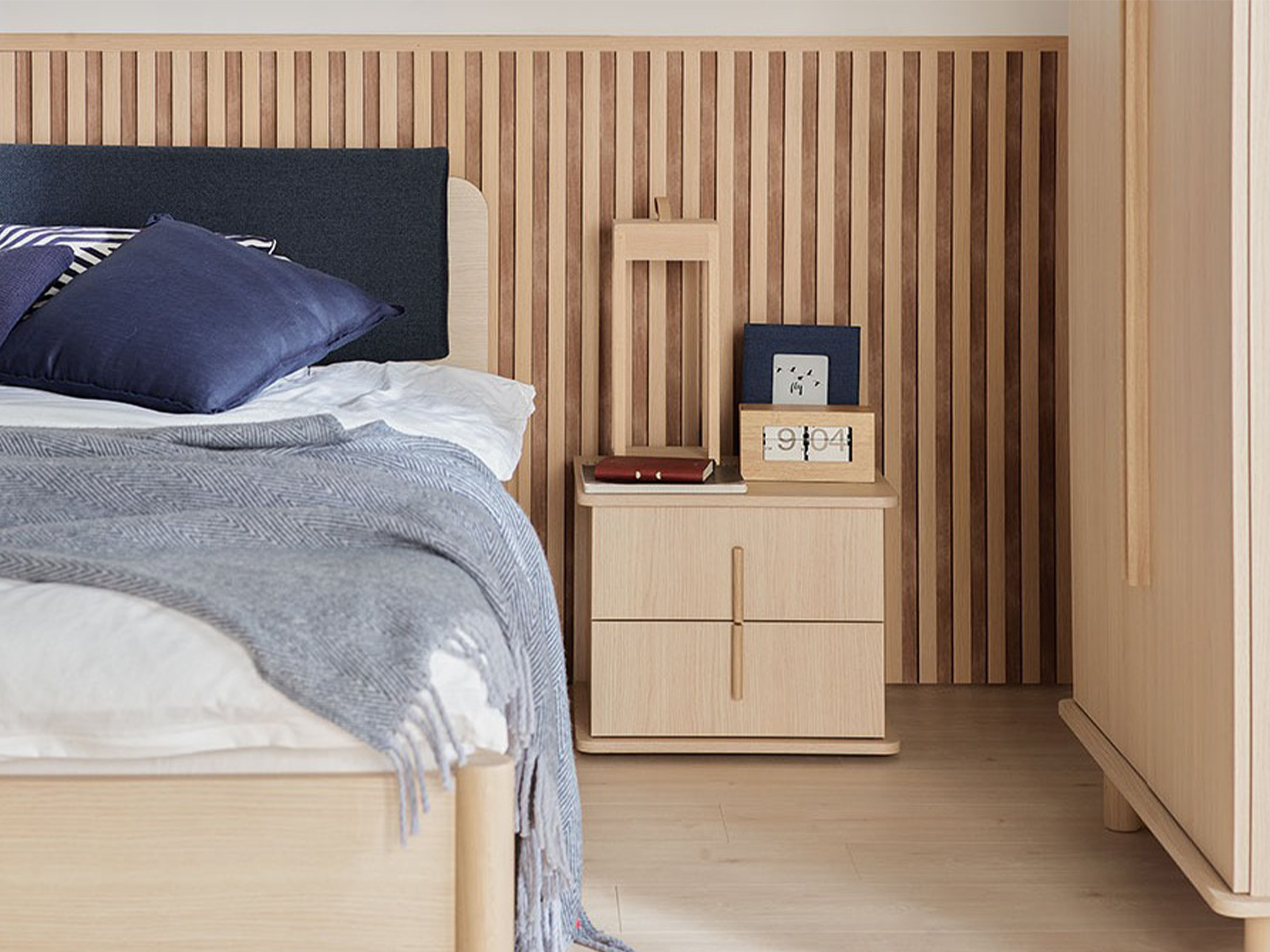 Noćni ormarić Camcamo 107