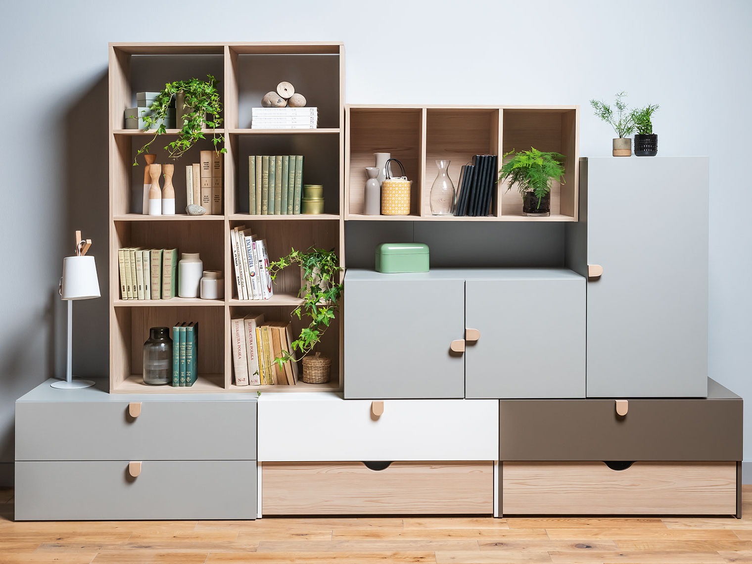 Polica Nutese 102 (Bor)