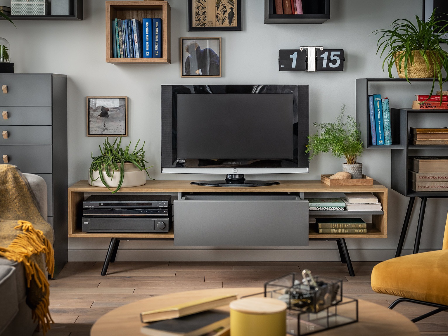 TV stol Valdosta 103