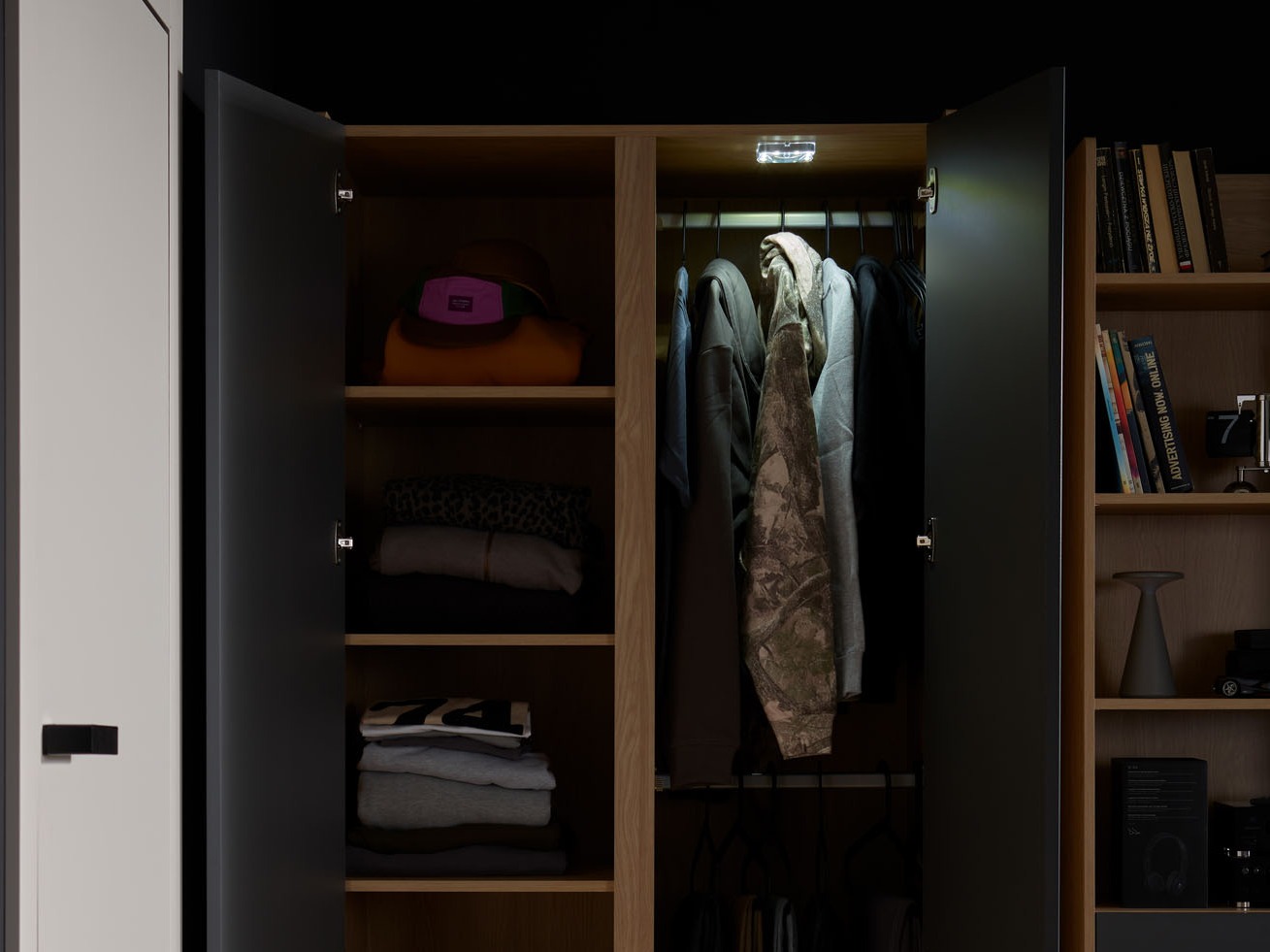 Ormar Velrome 109 (Hrast + Bež)