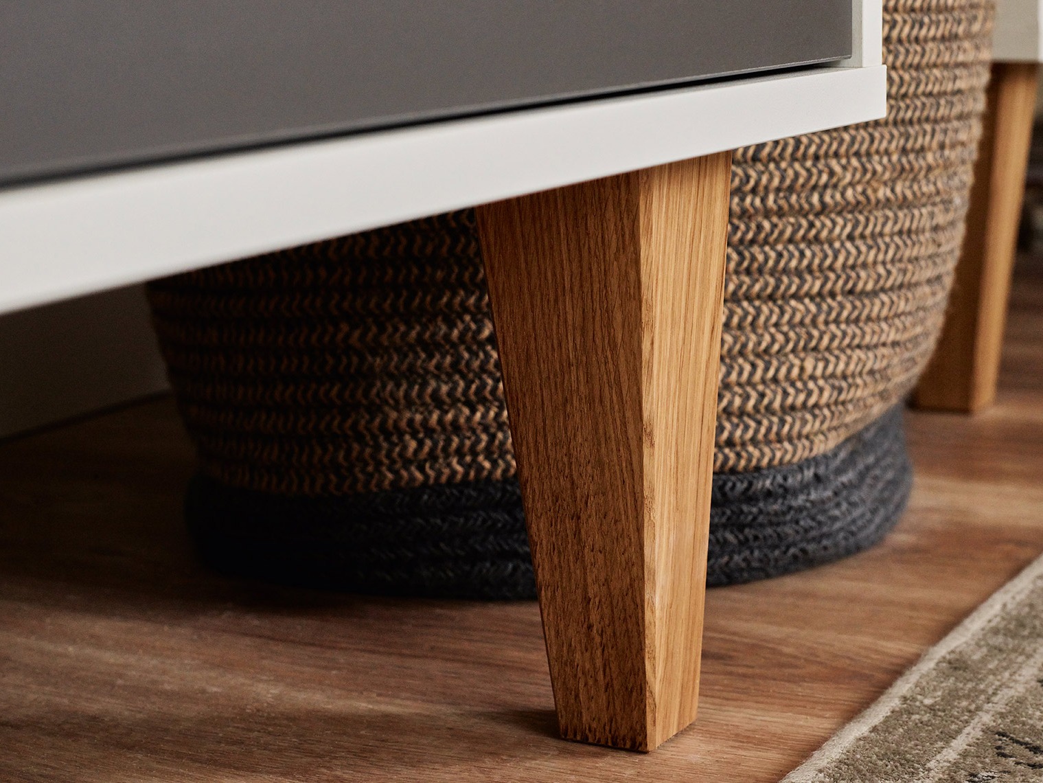 Noćni ormarić Domfera 107