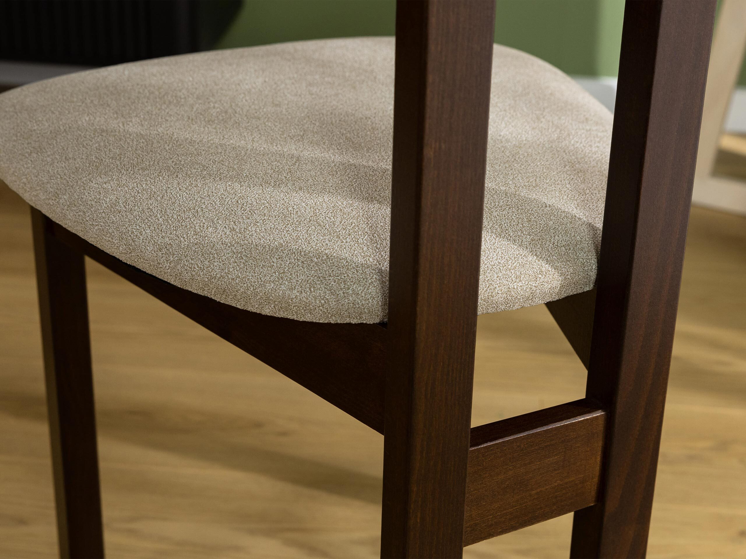 Stolica Victorville 382 (Orah)