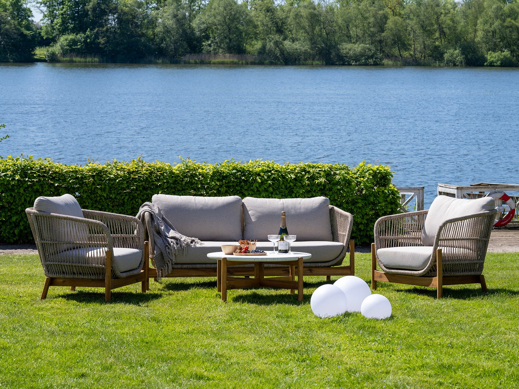 Vrtni stolić za kavu Tivevai 105