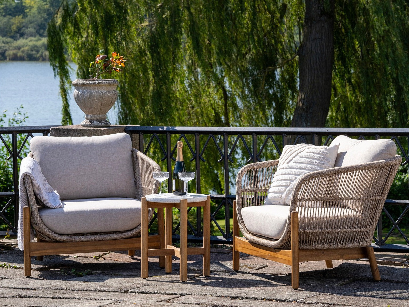 Vrtni stolić za kavu Tivevai 106