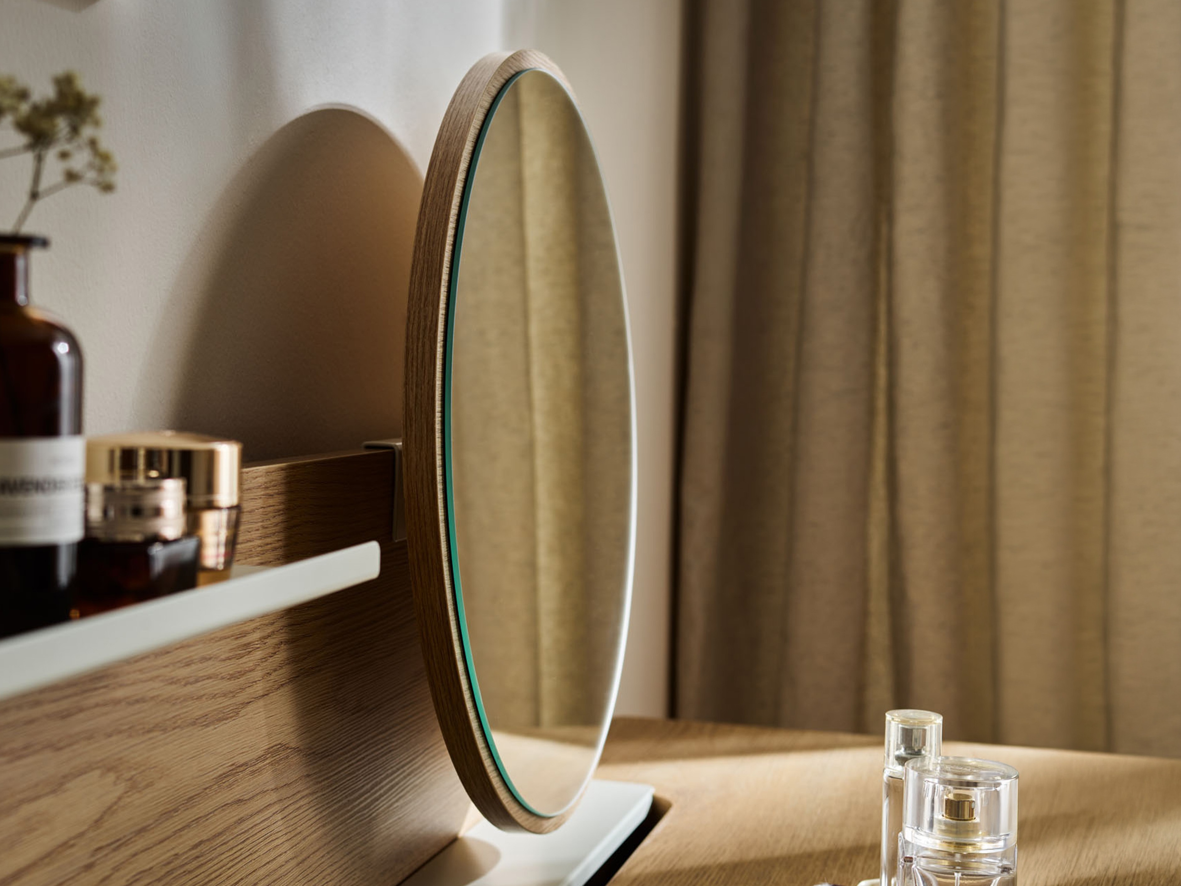 Toaletni stolić Ruvcamu 107