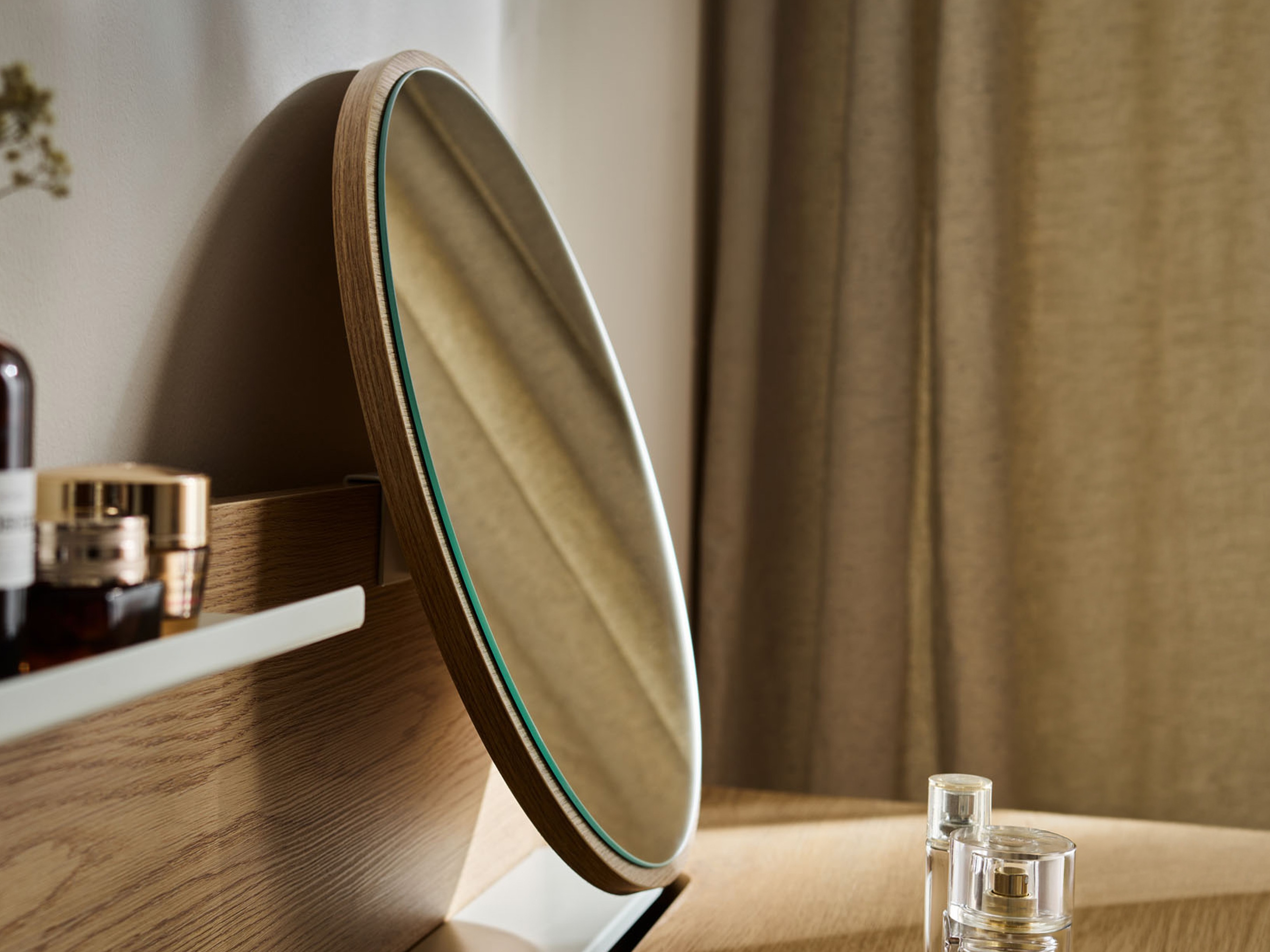 Toaletni stolić Ruvcamu 107